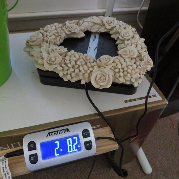 Vintage Heart Hydrangea & Rose Wreath Wall Hanging Ivory w shading Heavy Resin - Picture 4 of 7